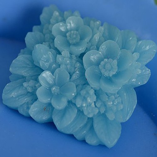 Cissie brooch - blue