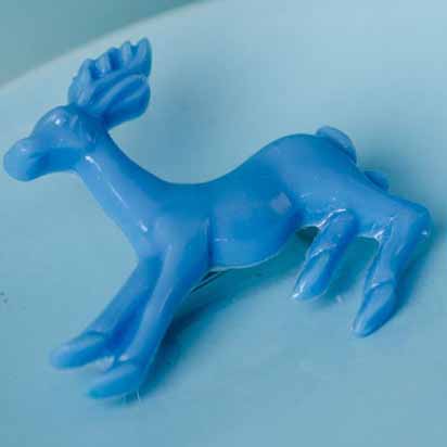 reg junior deer brooch - powder blue