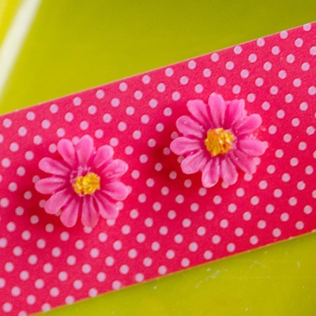 hazy daisy earrings wee - vivid pink