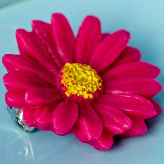 hazy daisy brooch - vivid pink