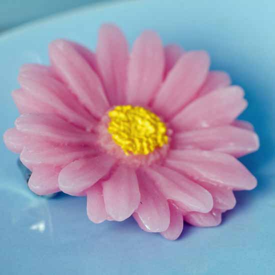 hazy daisy brooch - pale pink