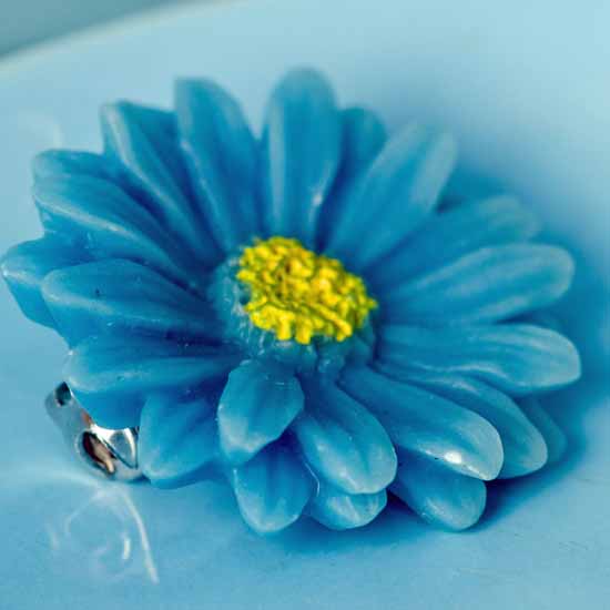 hazy daisy brooch - dark blue