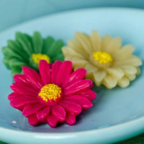 hazy daisy brooch trio - cream, vivid pink, green