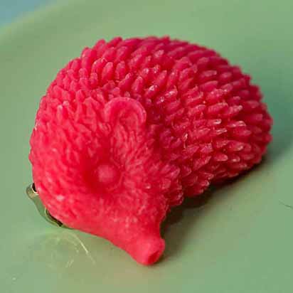 zack hedgehog brooch - vivd pink